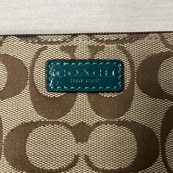Coach wristlet - Picture 2 of 7
